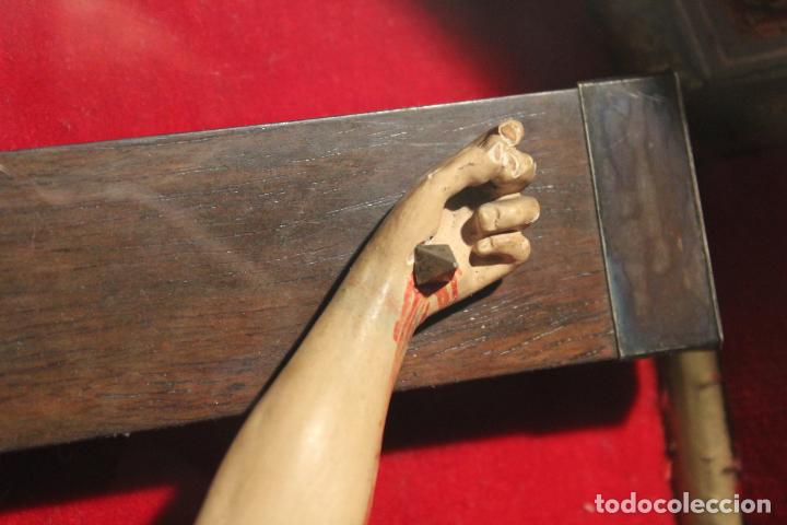 Antig&uuml;edades: capilla hornacina con cristo de madera - Foto 21