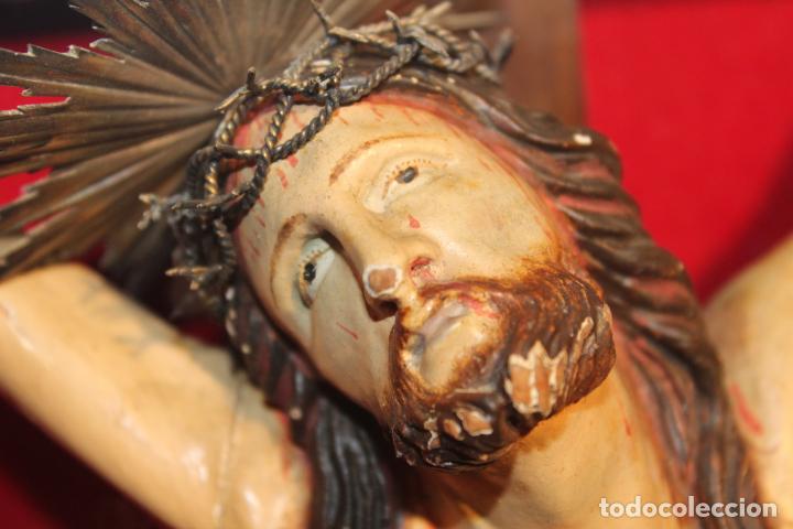 Antig&uuml;edades: capilla hornacina con cristo de madera - Foto 22