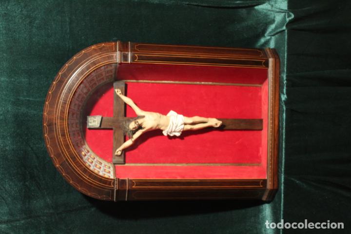 Antig&uuml;edades: capilla hornacina con cristo de madera - Foto 24