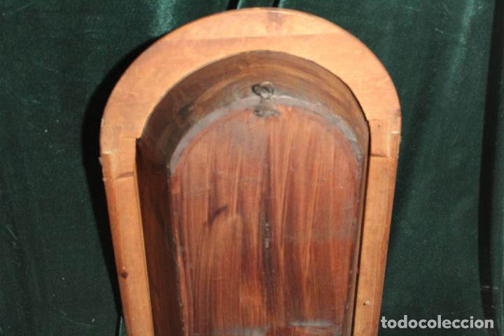 Antig&uuml;edades: capilla hornacina con cristo de madera - Foto 26