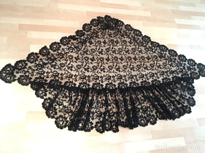 Antig&uuml;edades: Mantilla negra madrile&ntilde;a - Foto 1