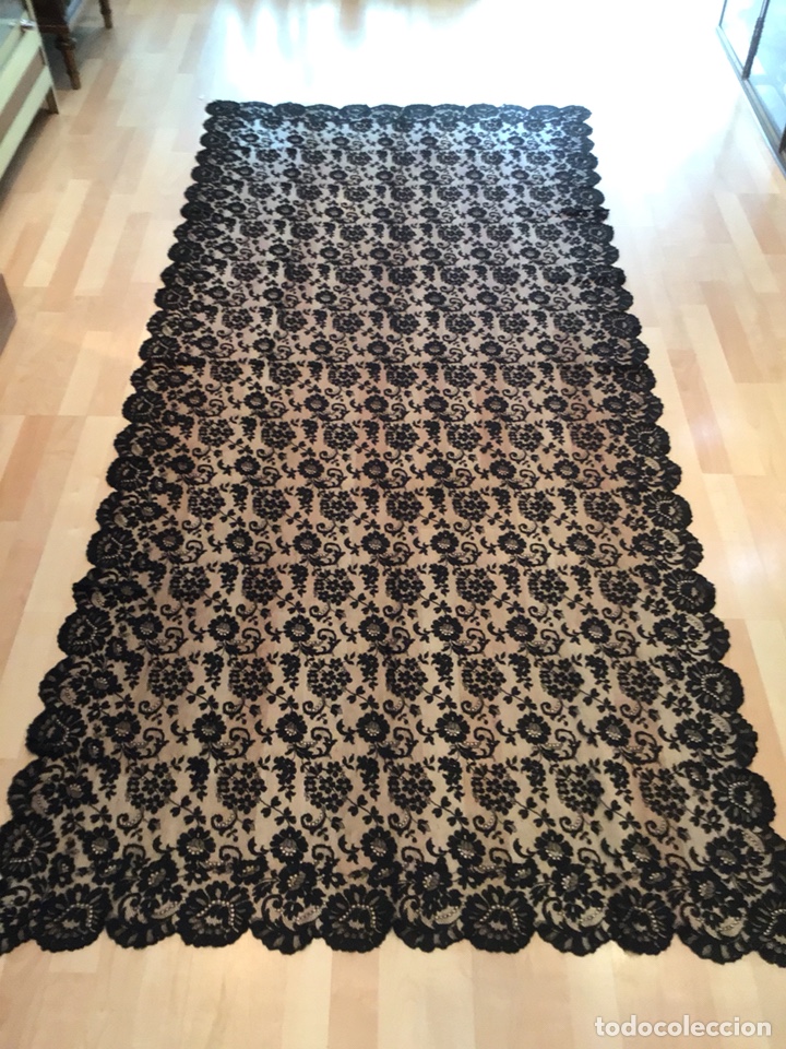 Antig&uuml;edades: Mantilla negra de blonda - Foto 1
