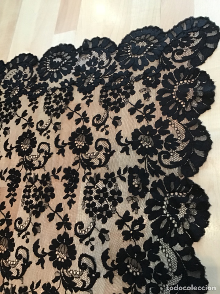 Antig&uuml;edades: Mantilla negra de blonda - Foto 3