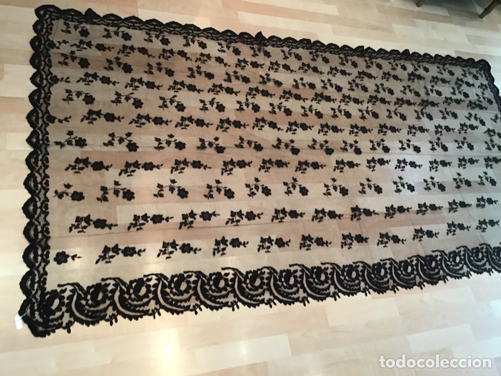Antig&uuml;edades: Mantilla negra blonda - Foto 2