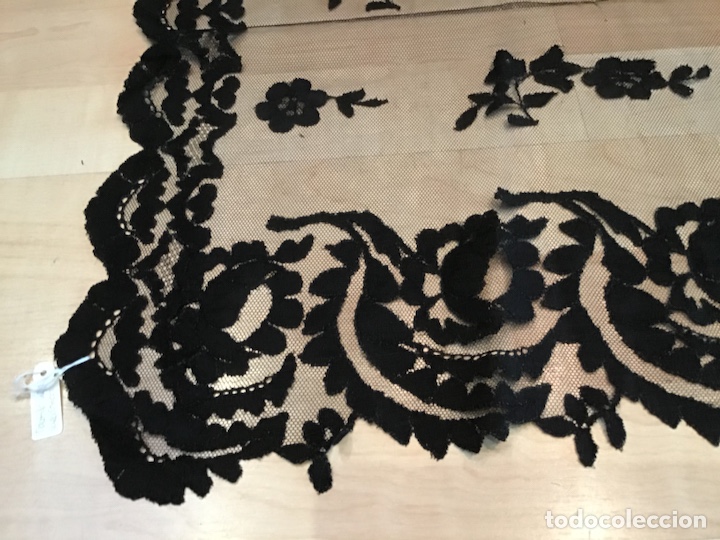 Antig&uuml;edades: Mantilla negra blonda - Foto 3