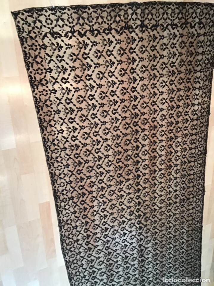 Antig&uuml;edades: Mantilla negra de blonda - Foto 1