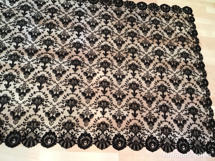 Antig&uuml;edades: Mantilla negra blonda - Foto 1