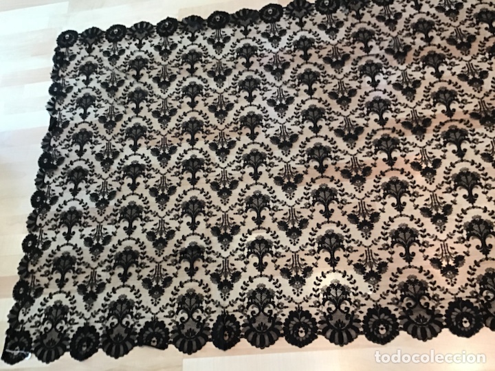 Antig&uuml;edades: Mantilla negra blonda - Foto 2