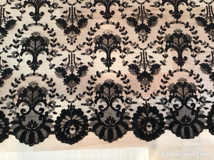 Antig&uuml;edades: Mantilla negra blonda - Foto 3
