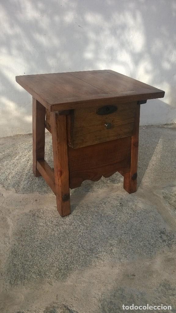 Antiquit&eacute;s: Mesa auxiliar de madera