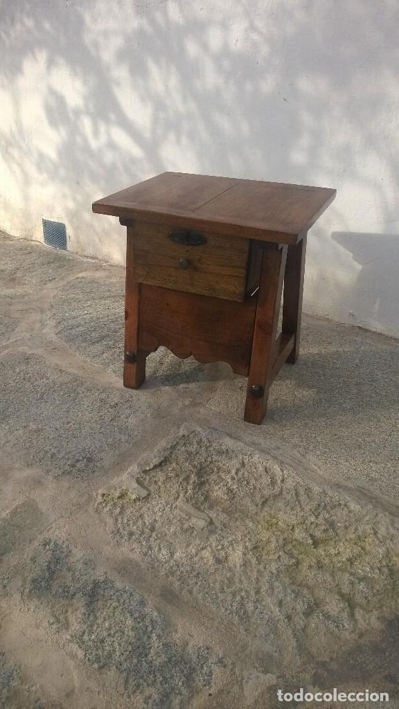 Antig&uuml;edades: Mesa auxiliar de madera - Foto 2