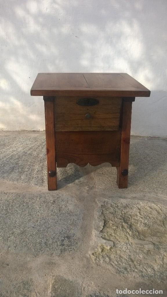 Antig&uuml;edades: Mesa auxiliar de madera - Foto 3
