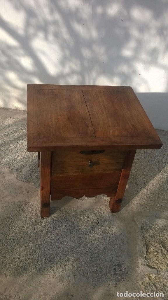 Antig&uuml;edades: Mesa auxiliar de madera - Foto 4