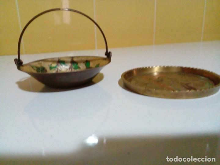 Antig&uuml;edades: CESTO Y PLATO DE BRONCE EN MINIATURA DE LA INDIA - Foto 2