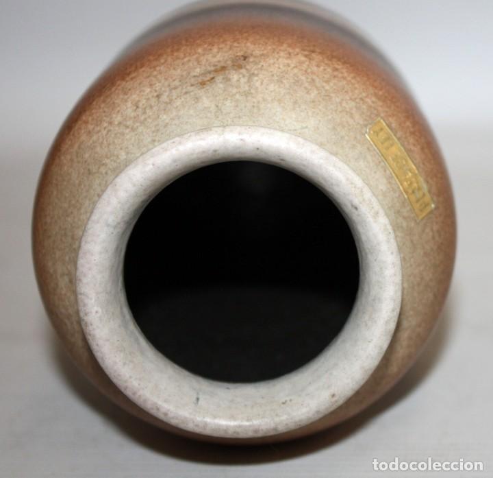 Antig&uuml;edades: JARR&Oacute;N DE CERAMICA SERRA CON BASE DE PLATA. - Foto 2