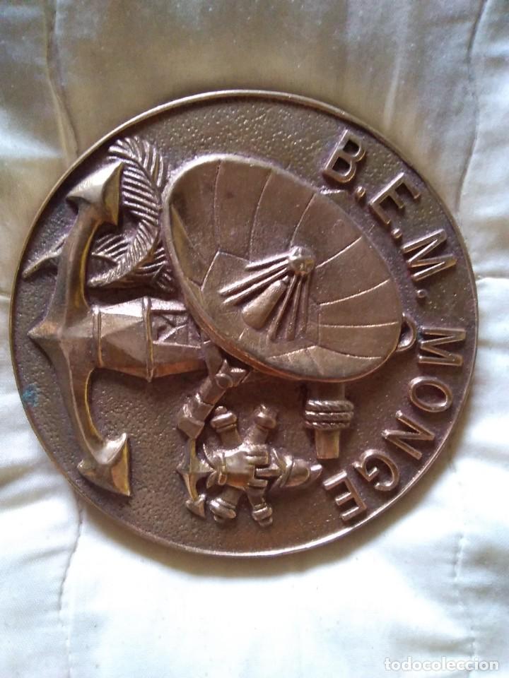 Antig&uuml;edades: Placa de bronce. B. E. M. MONGE - Foto 1
