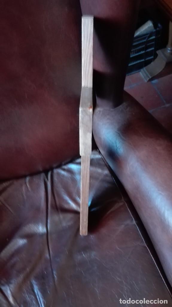 Antig&uuml;edades: Cruz de madera chapeada - Foto 3