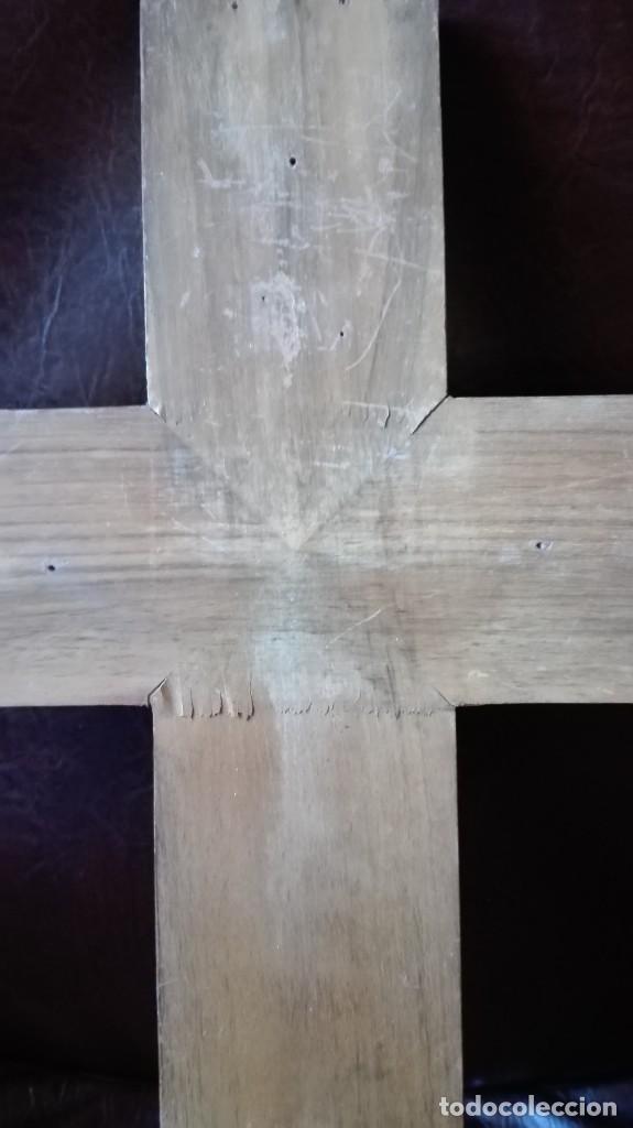 Antig&uuml;edades: Cruz de madera chapeada - Foto 4
