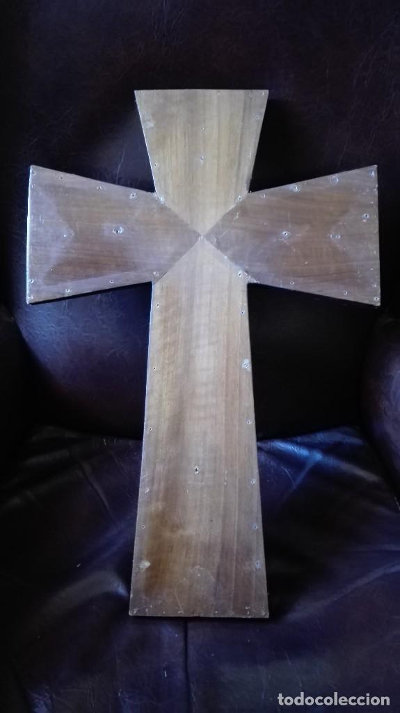 Antig&uuml;edades: Cruz de madera chapeada - Foto 1