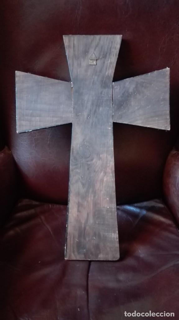 Antig&uuml;edades: Cruz de madera chapeada - Foto 2