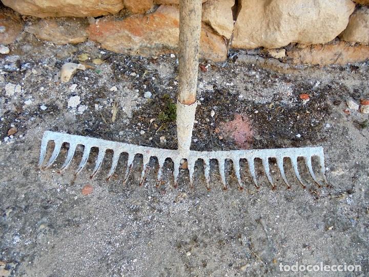 Antig&uuml;edades: ANTIGUO RASTRILLO DE HIERRO FUNDIDO - Foto 2