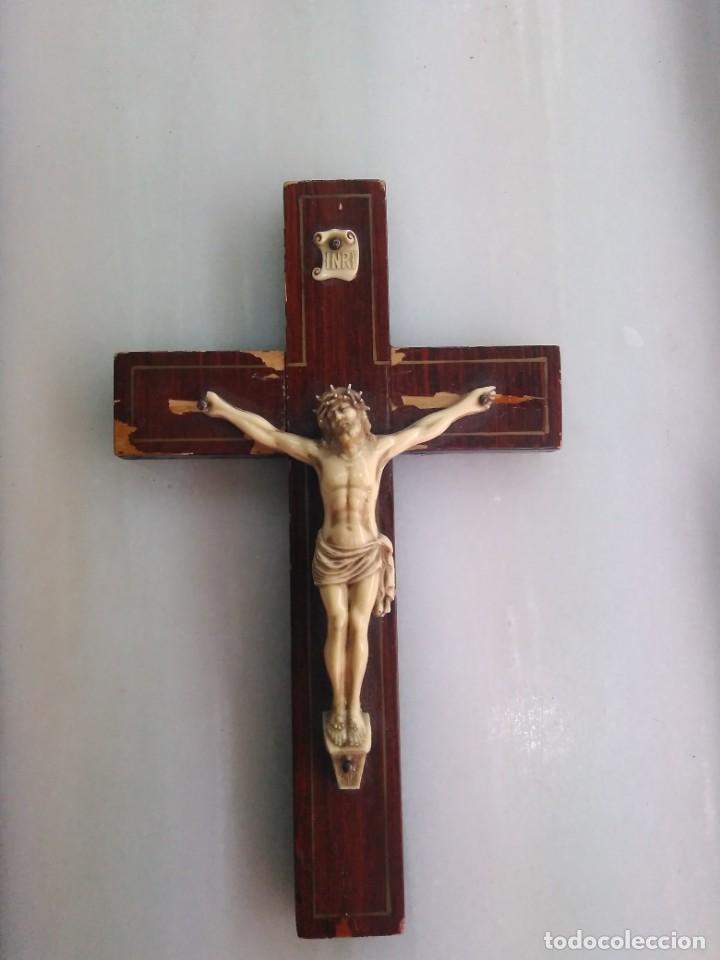 Antig&uuml;edades: Antiguo crucifijo - Foto 1
