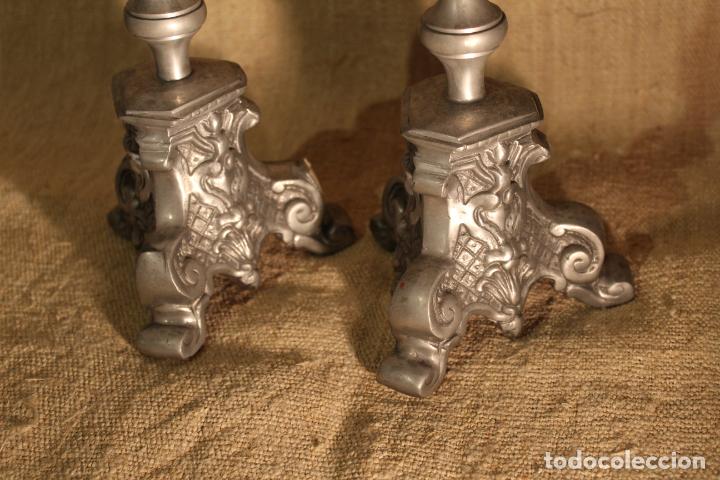 Antig&uuml;edades: PAREJA DE CANDELEROS DE ESTA&Ntilde;O - Foto 2