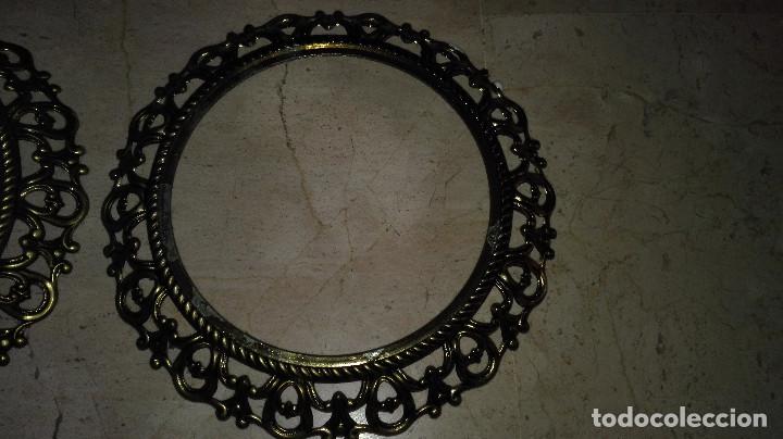 Antig&uuml;edades: 2 MARCOS DE LATON O BRONCE SIN ESPEJO - Foto 2