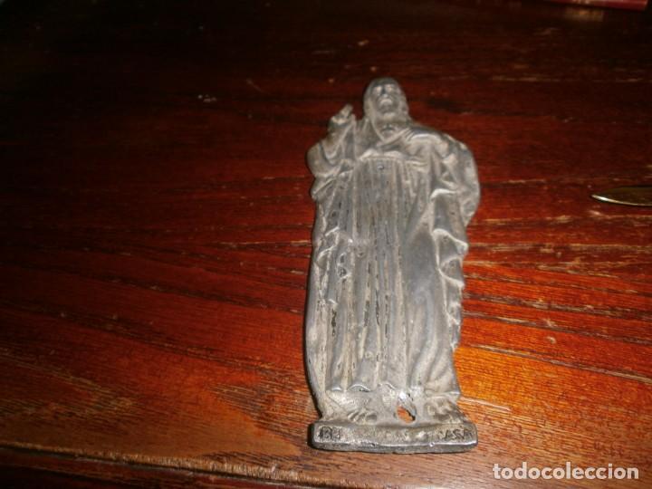 Antig&uuml;edades: Sagrado coraz&oacute;n de Jes&uacute;s de plomo para puerta Bendice esta casa 13,3 X 5,5 cm.