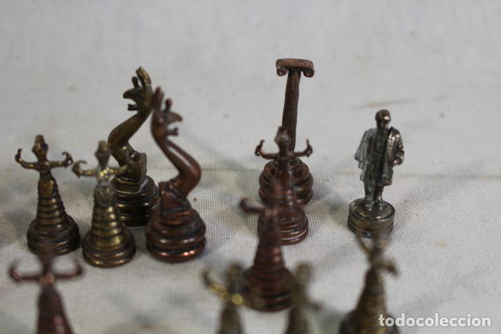Antig&uuml;edades: 15 figuras en bronce y cobre - Foto 2