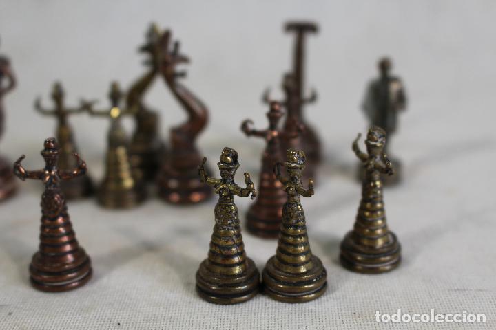 Antig&uuml;edades: 15 figuras en bronce y cobre - Foto 3