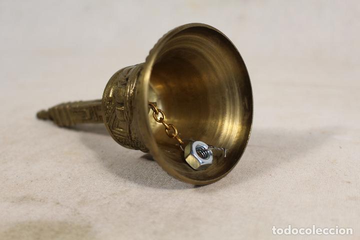 Antig&uuml;edades: campana de mano en bronce - Foto 3