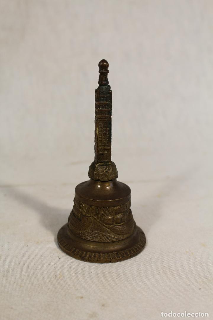 Antig&uuml;edades: campana de mano en bronce - Foto 1