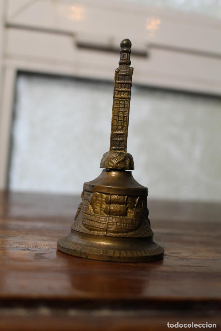 Antig&uuml;edades: campana de mano en bronce - Foto 3