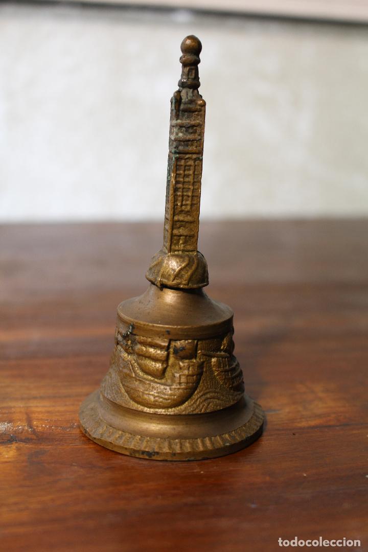 Antig&uuml;edades: campana de mano en bronce - Foto 4