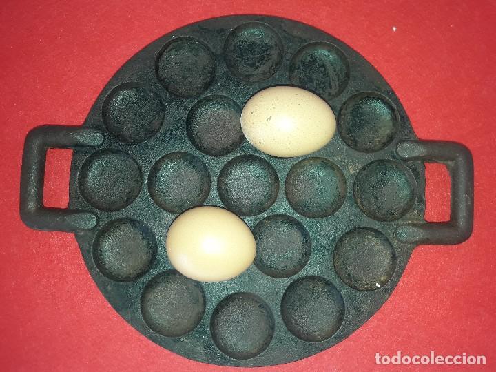 Antig&uuml;edades: PLANCHA COCEDOR DE HUEVOS - Foto 2