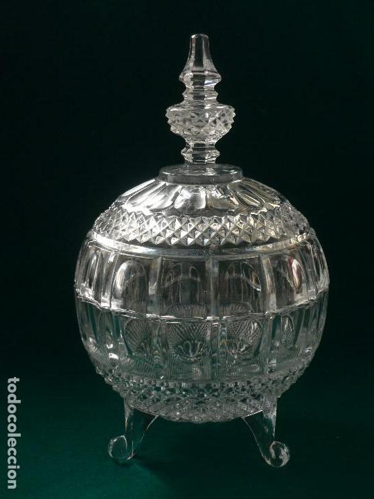 Antiques: BONBONERA DE CRISTAL TALLADO. MEDIDA: 30 DIAMETRO X 55CM