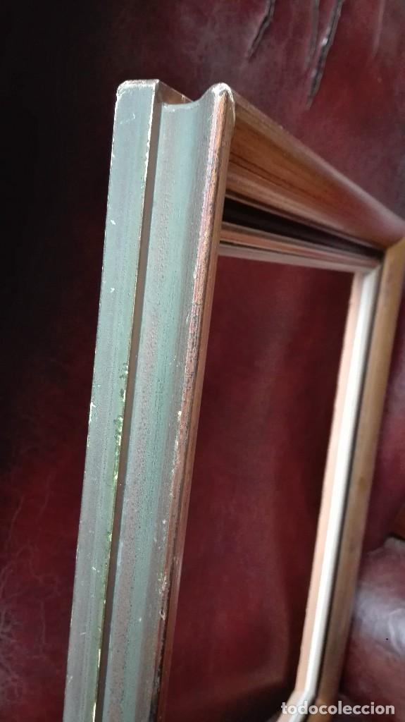 Antig&uuml;edades: Marco de madera dorado con ribete negro y blanco - Foto 3