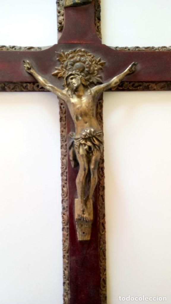 Antig&uuml;edades: Crucifijo madera y metal - Foto 1