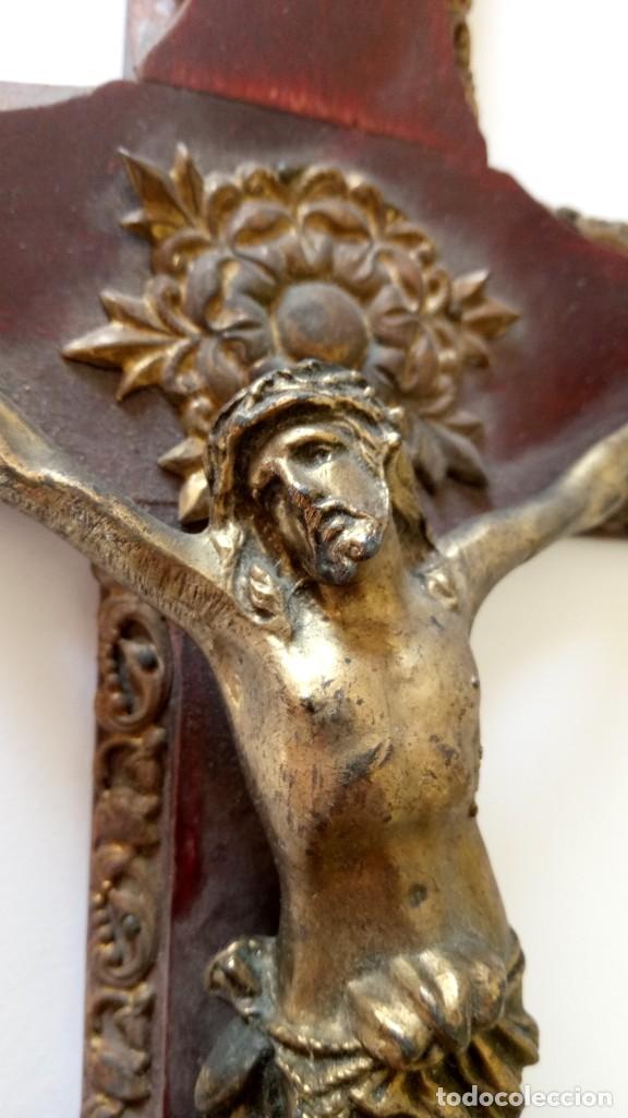 Antig&uuml;edades: Crucifijo madera y metal - Foto 2