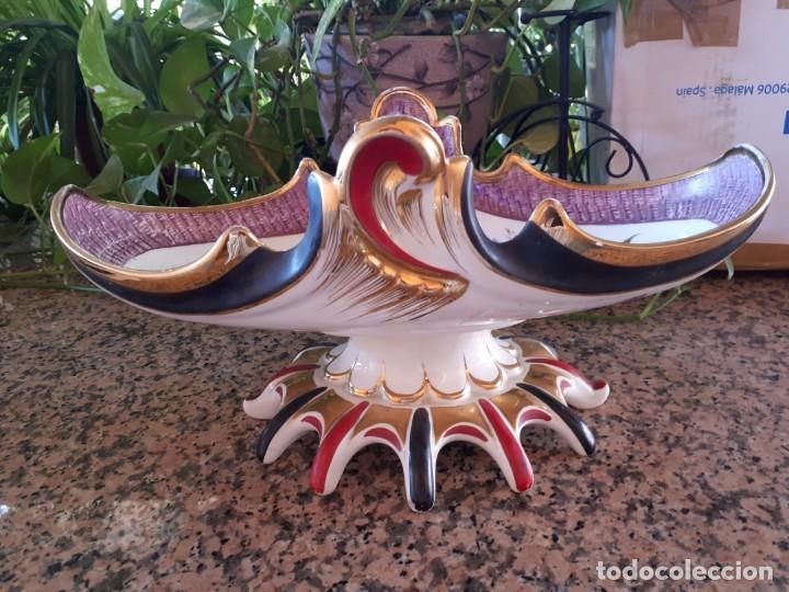 Antig&uuml;edades: antiguo centro de mesa en porcelana - Foto 1