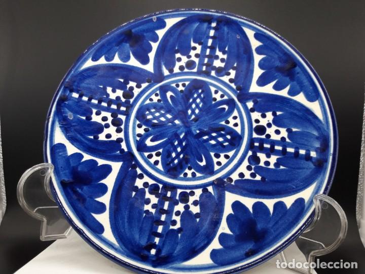 Antig&uuml;edades: Plato ceramica azul. - Foto 1