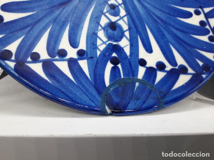 Antig&uuml;edades: Plato ceramica azul - Foto 2
