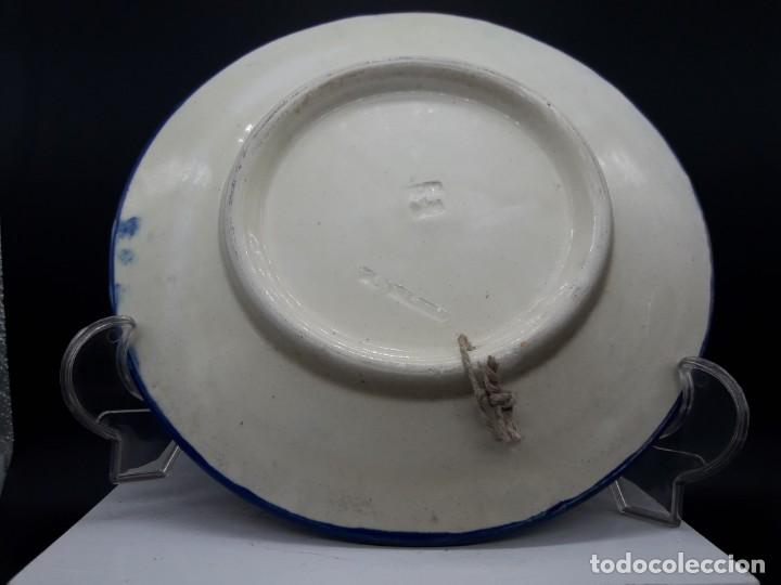 Antig&uuml;edades: Plato ceramica azul - Foto 2