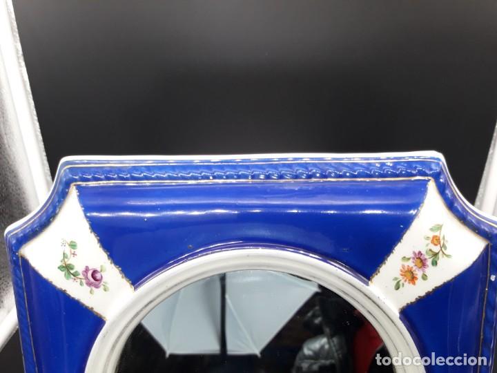 Antig&uuml;edades: Marco con espejo porcelana - Foto 2