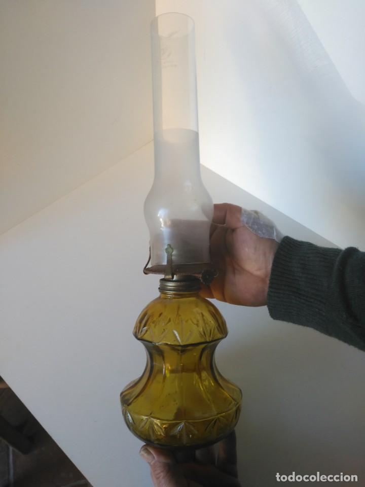 Antig&uuml;edades: Antiguo quinqu&eacute; con cristal de roche - Foto 1