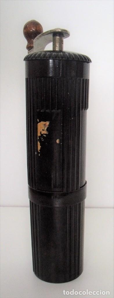 Antig&uuml;edades: MOLINILLO DE CAF&Eacute; DE BAQUELITA, MARCA HUGH, DE VIAJE. ALEMANIA DEL ESTE (R.D.A.), CA. 1950