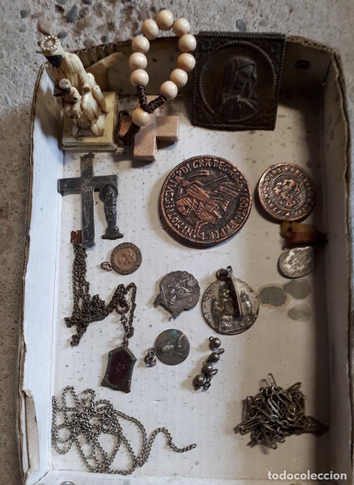 Antig&uuml;edades: Lote de varias piezas religiosas - Foto 1