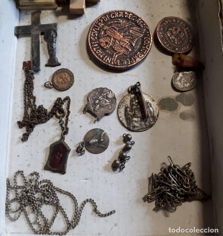 Antig&uuml;edades: Lote de varias piezas religiosas - Foto 3