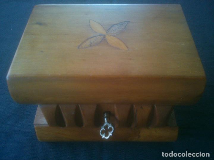 Antig&uuml;edades: BONITA Y TRABAJADA CAJA EN MADERA - Foto 1